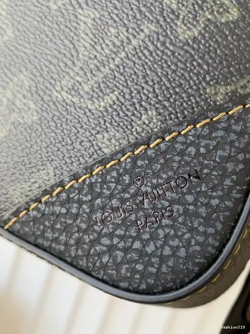 VUITTON LOUIS TRIO MESSENGER 0323